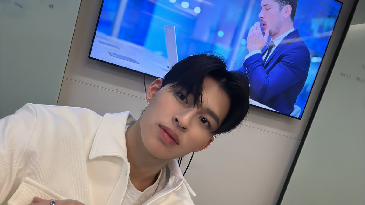 ppnaravit's tweet photo. ดูคนเดียวก็ได้หน่าา #WeAreSeriesEP12 https://t.co/oVeqinqMMc