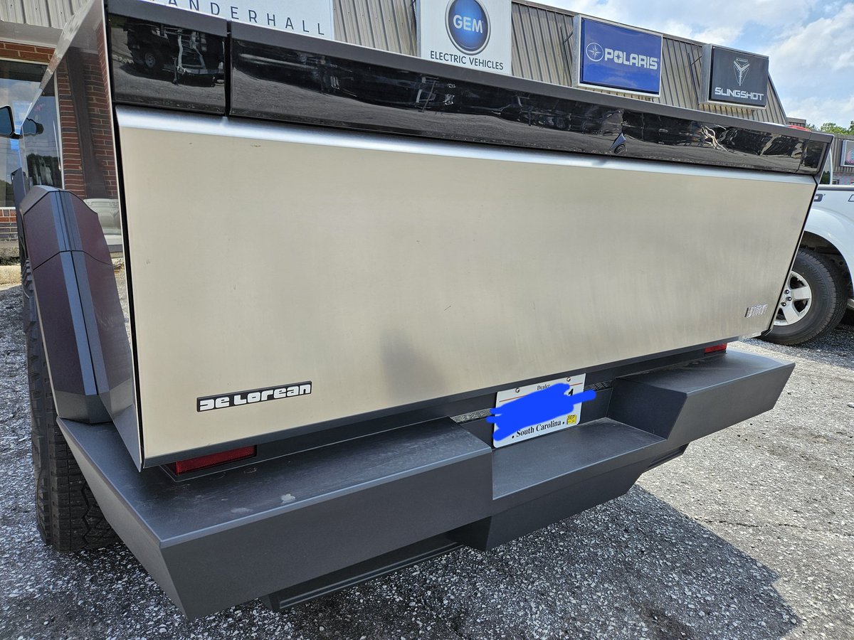 Love the new de lorean <a href="/elonmusk/">Elon Musk</a>