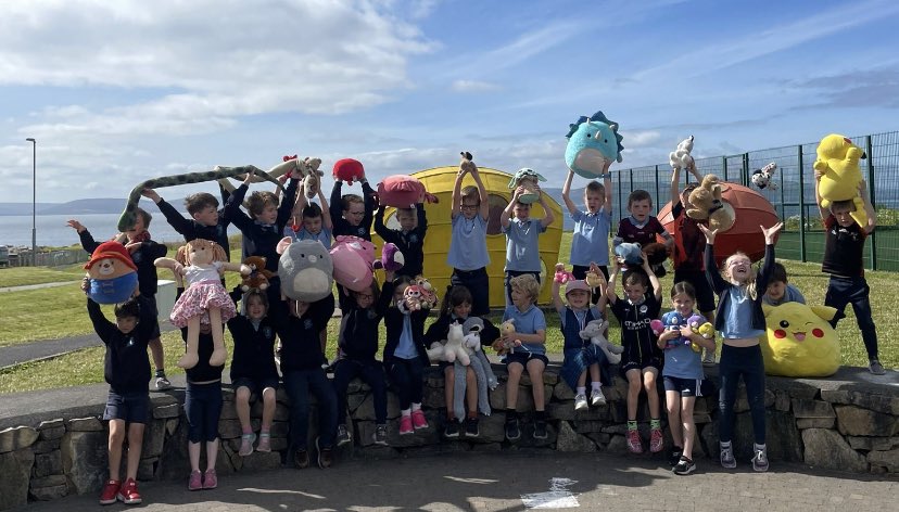 Scoil na bhForbacha (@scoilb) on Twitter photo Lá iontach iontach agus muid ag ceiliúradh picnic na mBéiríní ar son <a href="/JackandJillCF/">The Jack and Jill Children's Foundation</a>. Buíochas mór do Dheirdre as ucht é a eagrú 🧸🧸🧸 Lá iontach iontach agus muid ag ceiliúradh picnic na mBéiríní ar son <a href="/JackandJillCF/">The Jack and Jill Children's Foundation</a>. Buíochas mór do Dheirdre as ucht é a eagrú 🧸🧸🧸