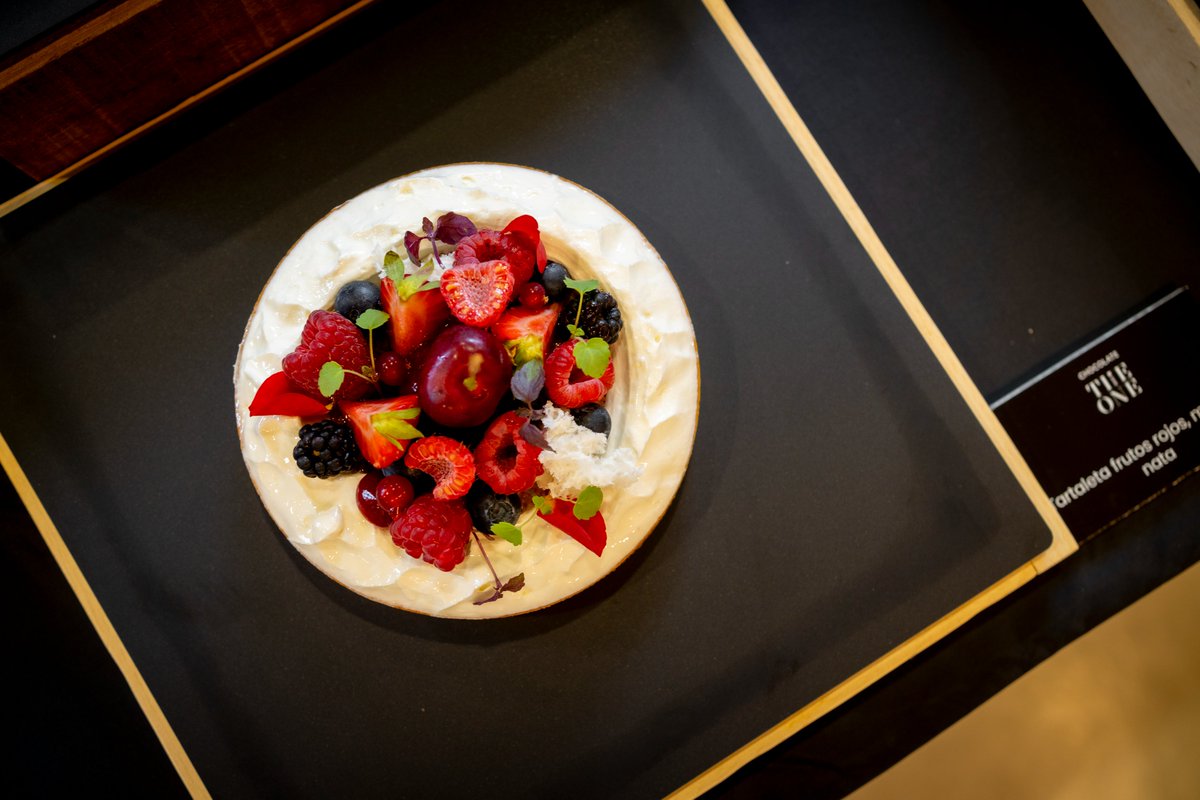 1️⃣ I aquí una mostra de l'espectacular bufet que vam presentar al final d'aquesta edició del THE ONE. Què us sembla? 
Recordeu que ja tenim el període d'inscripcions per a l'edició del 2025 oberta.🤩 Reserves i tota la informació a chocolate-academy.com/ca-ES ✍
📷 Ivan Raga