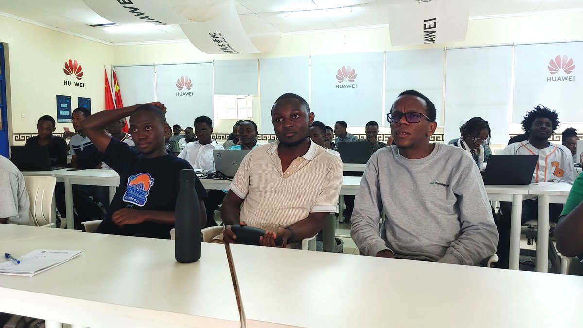 GDGoC_MksU's tweet image. A huge thank you to our speakers! You insights, knowledge and passion illuminated the event. Each wor d spoken was a step towards inspiring the future of tech👏
#KotlinConfGlobal
#kotlinconf 
#kotlin