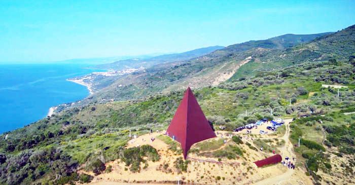 Il Solstizio d'estate più bello lo puoi vedere in Sicilia: torna l'appuntamento con lo straordinario rito della luce alla Piramide 38° Parallello a Motta d'Affermo.
balarm.it/eventi/il-sols…