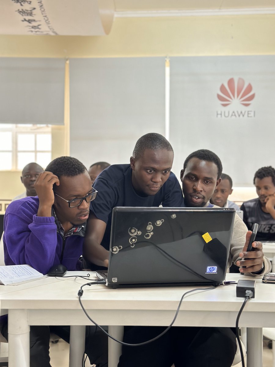 GDGoC_MksU's tweet image. #KotlinConfGlobal had us thrilled to bits this past saturday, the atmosphere was splendid with the speakers who lit up the event with insightful, fun and educational sessions👌🏾

A heartfelt thank you to @jetbrains for hosting such a phenomenal event🤩
#KotlinConfGlobal
#gdscmksu