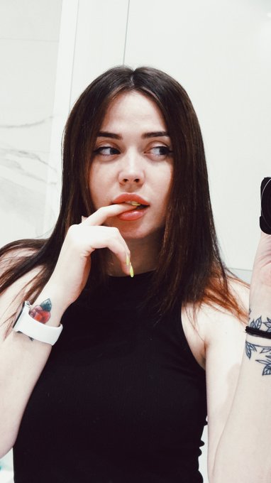 Watch Nikky 🌸's leaked NSFW photo on TwXstars