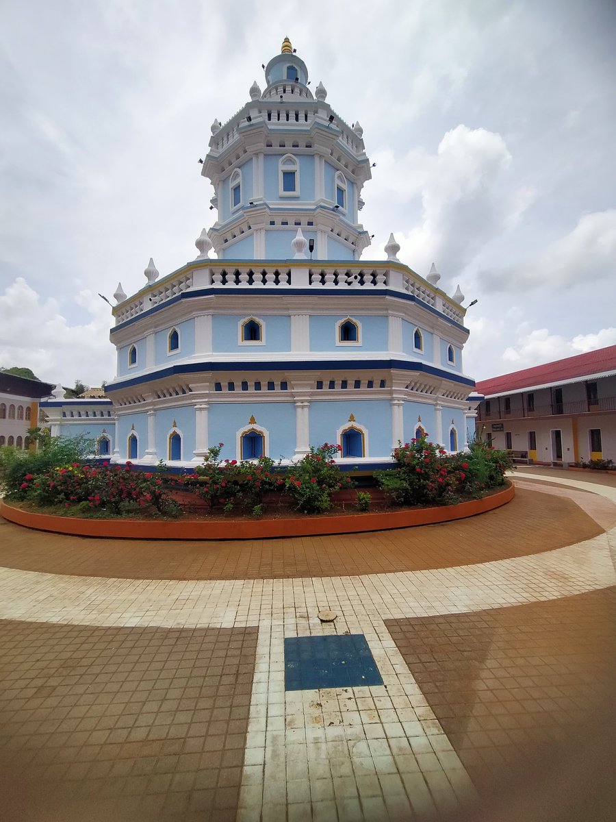 मंगेशी मंदिर गोवा पाठीमागील बाजूने दिसणारे सुंदर दृश्य