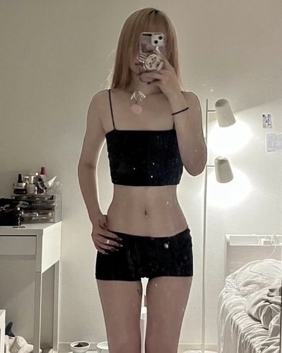 人間誰でも変われます。強い気持ちがあれば

1枚目〈4月 47kg〉      2枚目〈6月 38kg〉