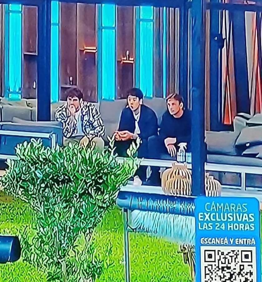 carlaviva's tweet photo. NO SE ASUSTEN...X SUERTE ARRANCA LA COPA AMERICA #GranEmbole #FuriaEsGH https://t.co/D1ixwmD4p1