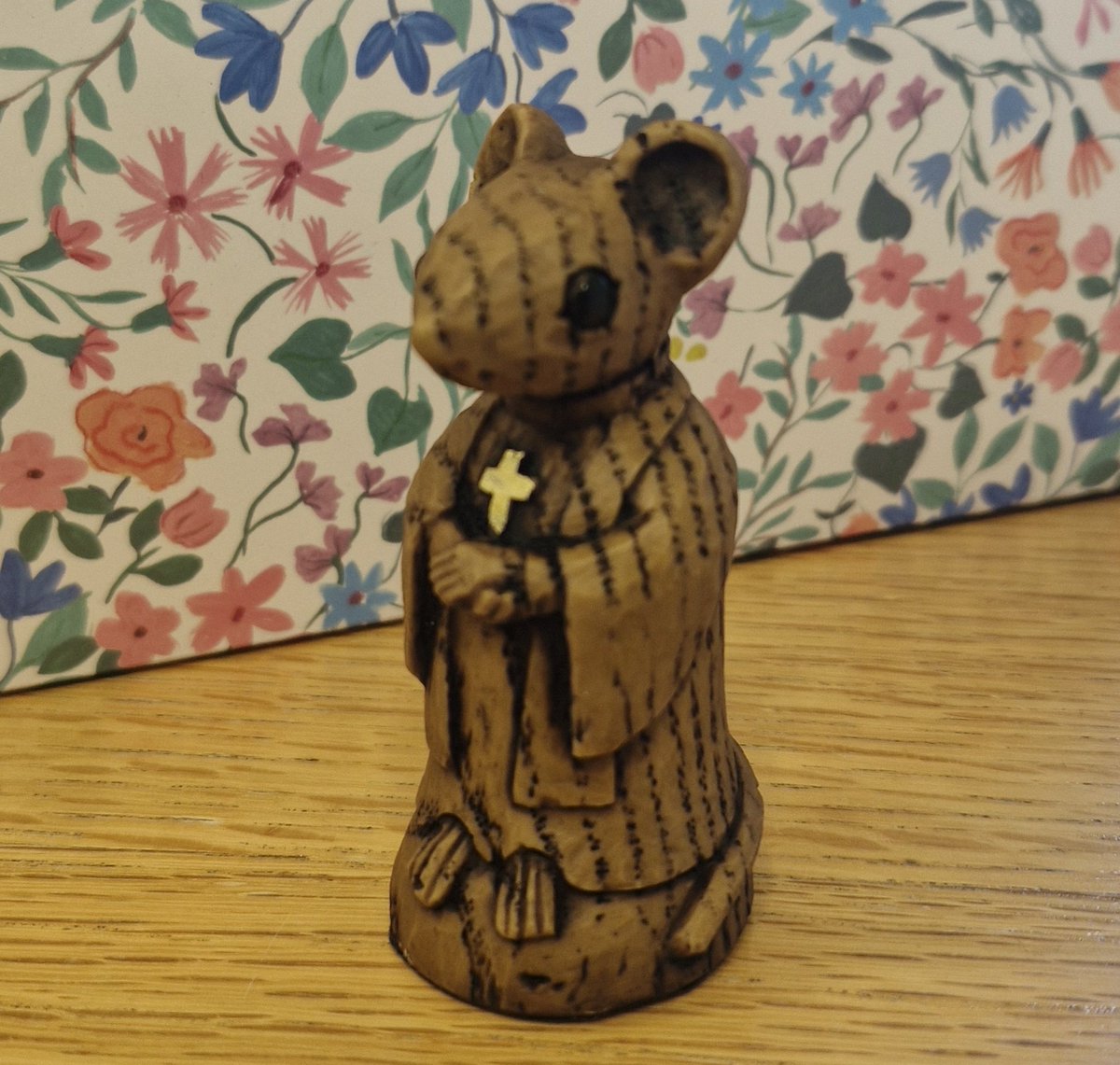piousmouse's tweet image. GUYS LOOK IT'S A PIOUS MOUSE FOR A PIOUS MOUSE
@ItsJustLupin I cannot stop looking at him he's too brilliant.