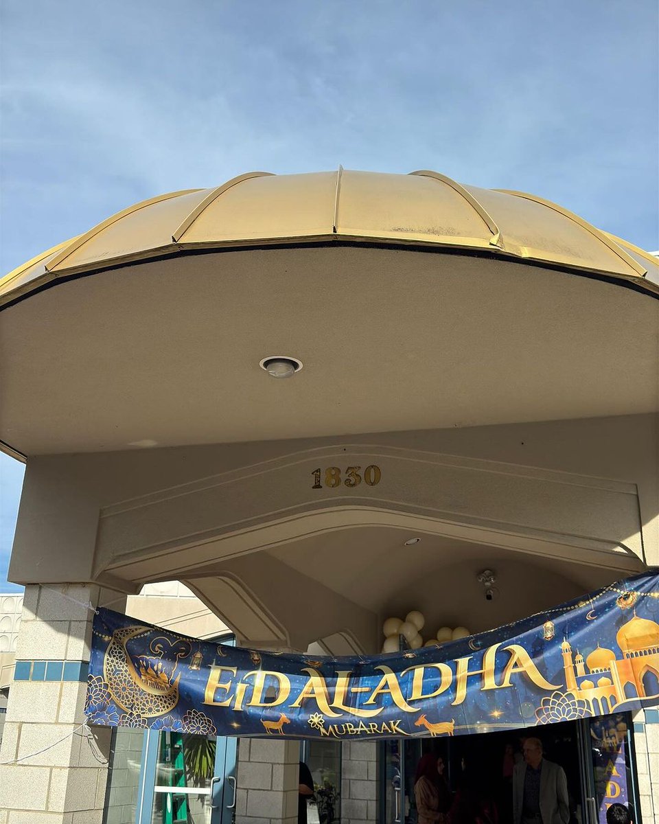 gofreebooks's tweet image. Gofreebooks team distributed books and brochures today during the Eid prayer at the Muslim Unity Center mosque in Detroit, Michigan, USA.

#gofreebooks #team #distributed #books #and #brochures #during #eid #prayer #muslim #unity #center #mosque #detroit #michigan #usa