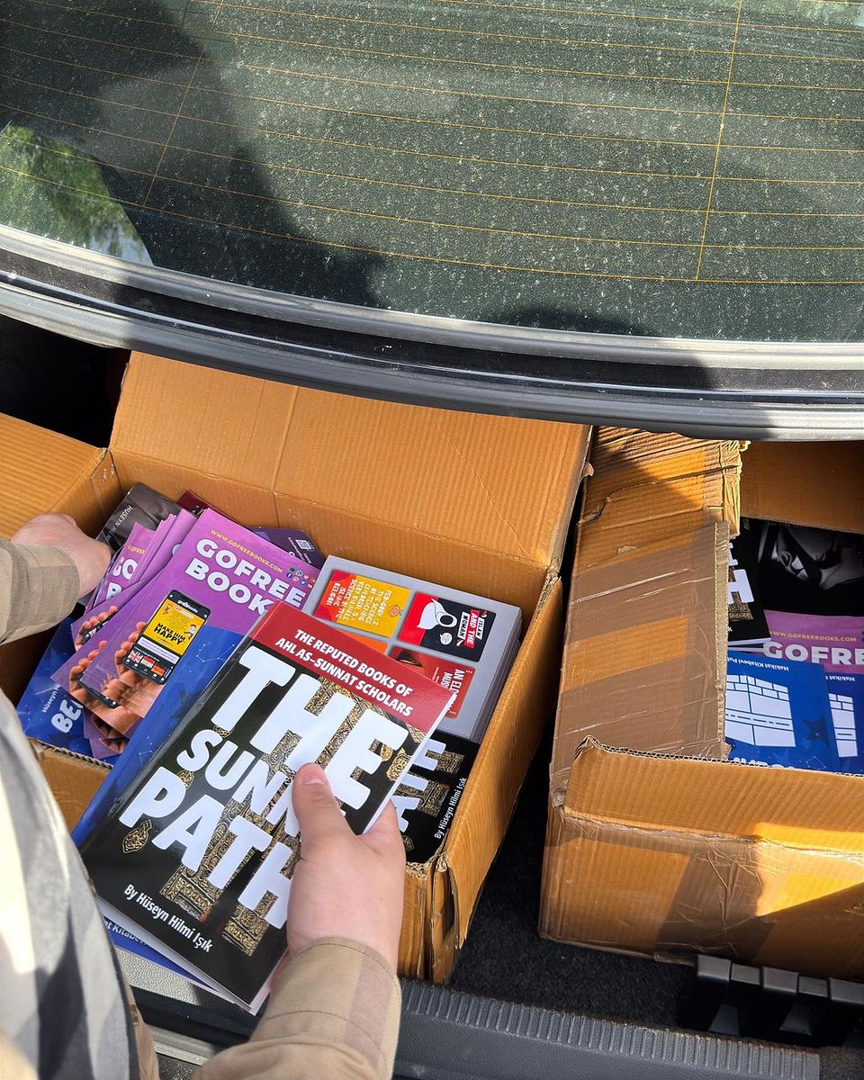 gofreebooks's tweet image. Gofreebooks team distributed books and brochures today during the Eid prayer at the Muslim Unity Center mosque in Detroit, Michigan, USA.

#gofreebooks #team #distributed #books #and #brochures #during #eid #prayer #muslim #unity #center #mosque #detroit #michigan #usa