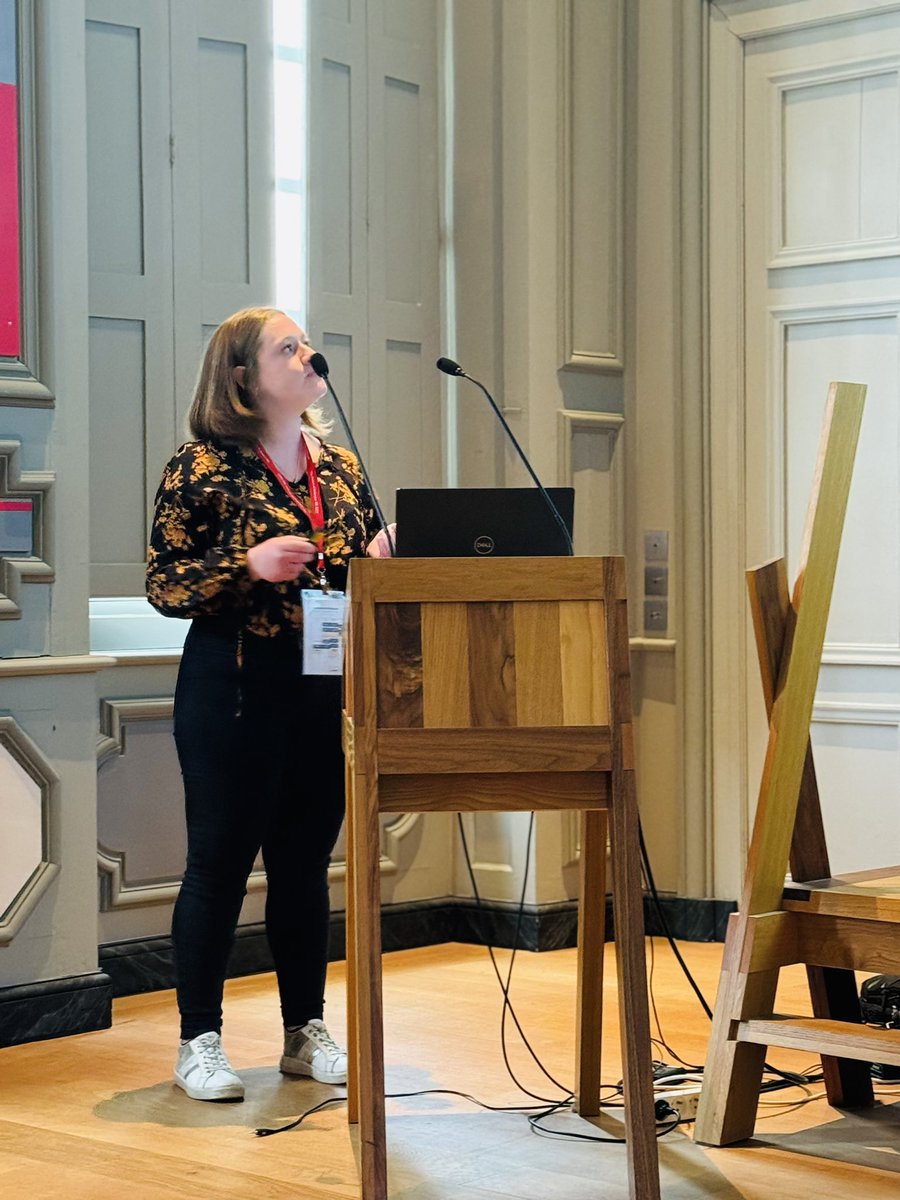 S_MartinezDeLiz's tweet photo. ...&amp; we continue with @Audrey_picot's comprehensive talk about the new #theranostic tool to diagnose and treat microthrombi after #stroke 🧠🌑💉🔥🥰#TheFutureofMolecularMR https://t.co/9zzzvACodT