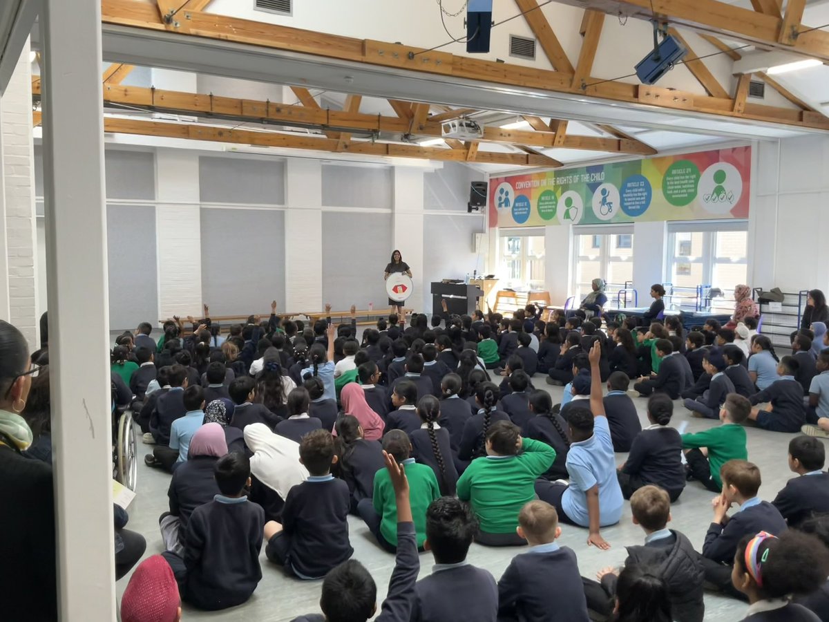 HavelockPrimary's tweet photo. Very proud to have received the @HSBC_UK Smart Money Award this week! Thank you, Manisha, for the great assembly. We look forward to next year! https://t.co/o5grEIptU9