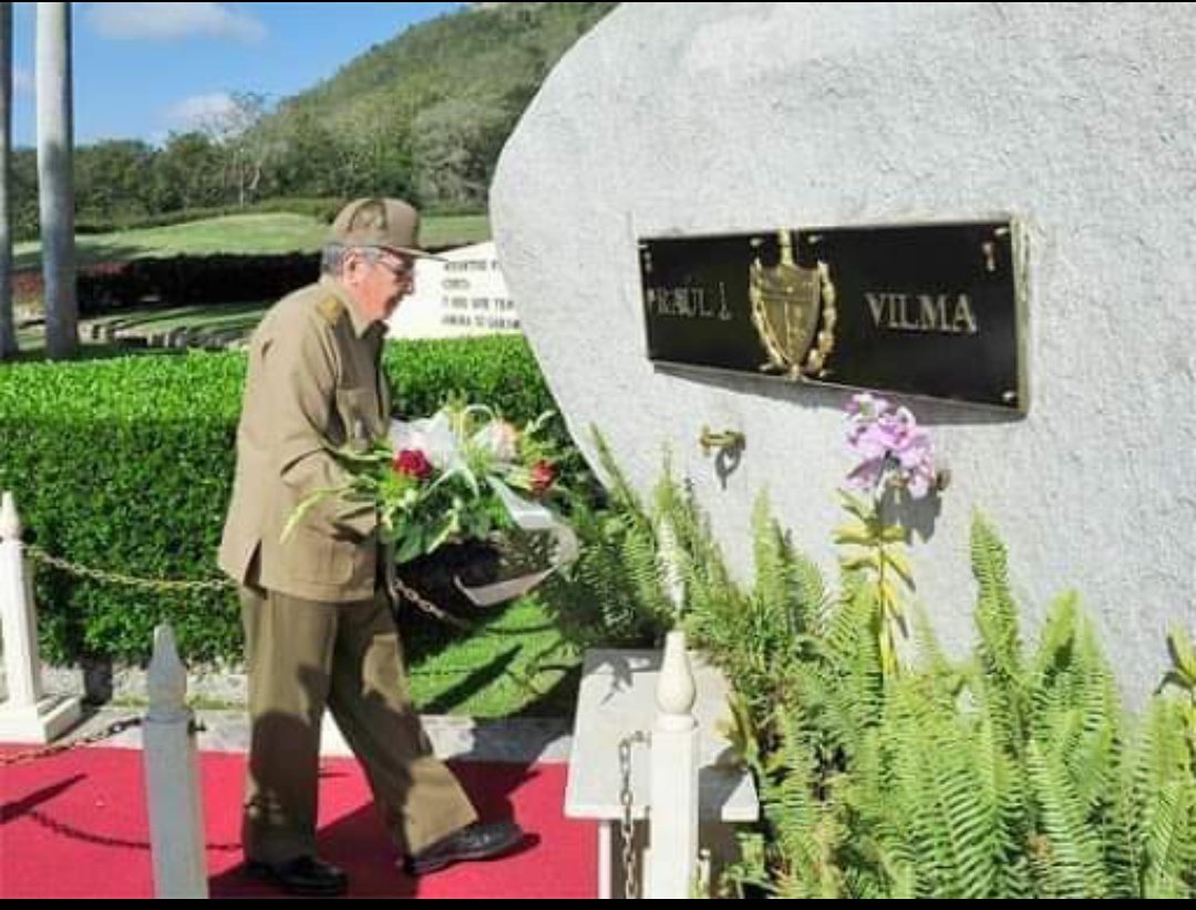 A veces se dice: "Hasta que la muerte nos separe". No en este caso. Toda la admiración y respeto para ambos. #RaúlEsRaúl, #VilmaVive.