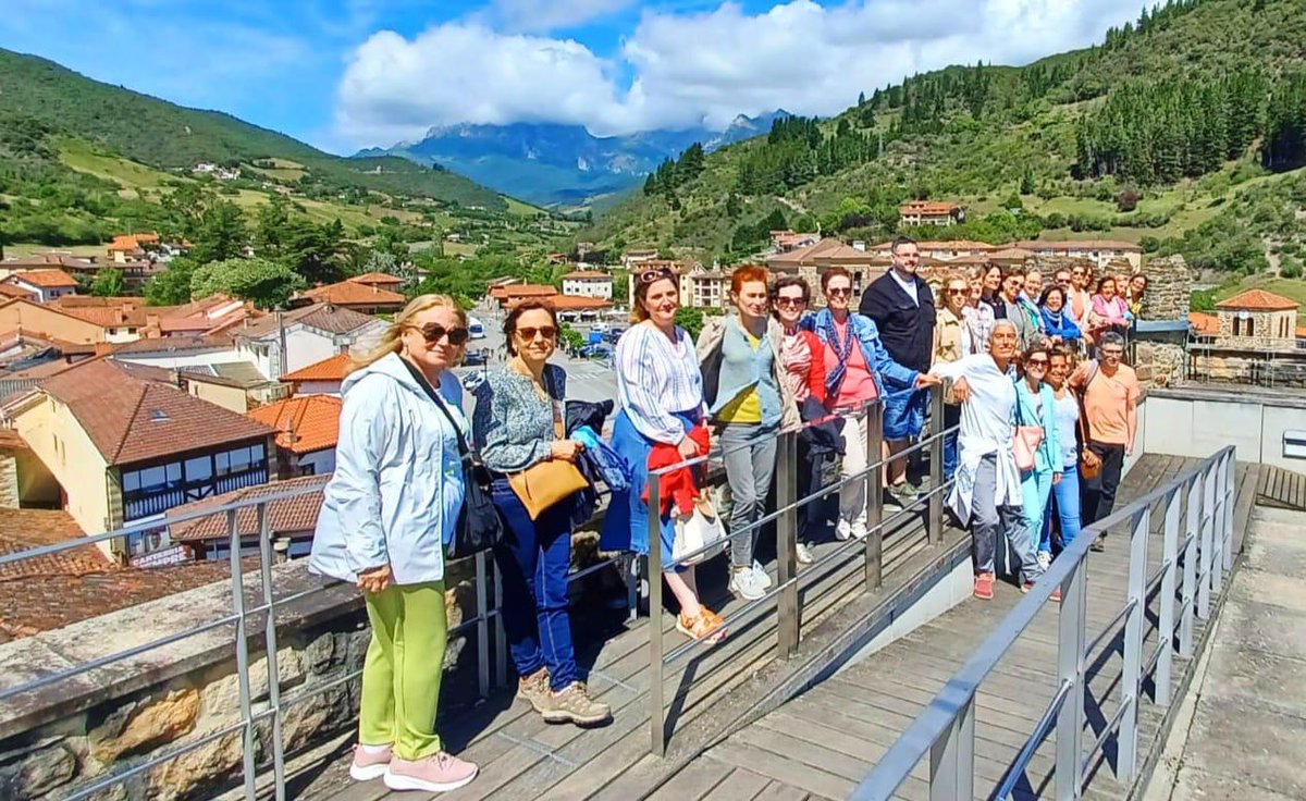 Biblioteca_BCC's tweet photo. 📷 Excursión literaria de nuestros clubes de lectura a Potes. ¡Qué bien lo pasamos!

#ClubesDeLectura https://t.co/y6ibS5BOaH