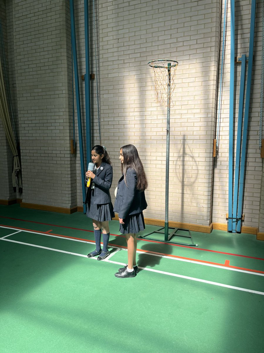 langsnhs's tweet photo. Tu aimes le sport? Y7 were showing their PE skills in French today. https://t.co/aU00ywBYJt