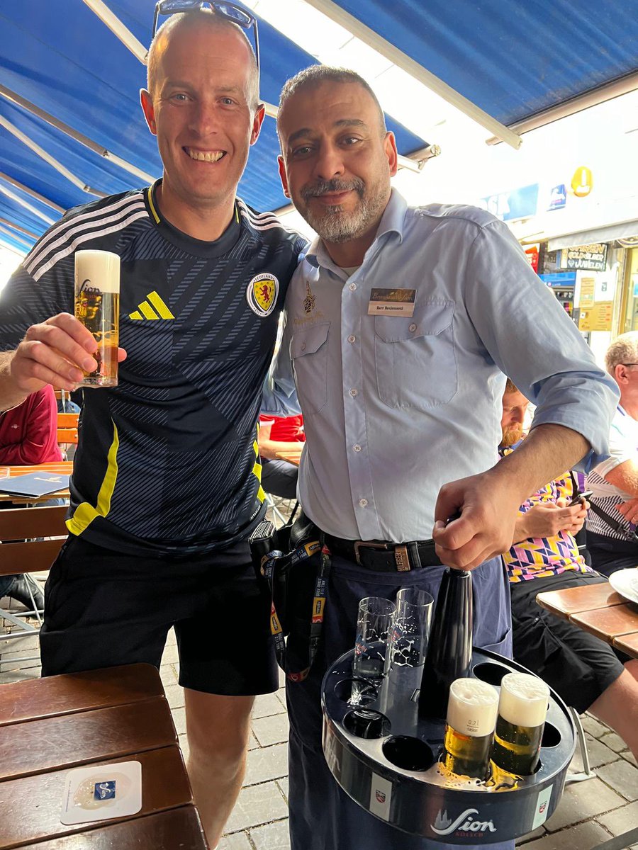DavidMurray83's tweet photo. Atmosphere building nicely in Köln! 🏴󠁧󠁢󠁳󠁣󠁴󠁿🇩🇪 #Kölsch 🍺 https://t.co/L6hSdX88fU