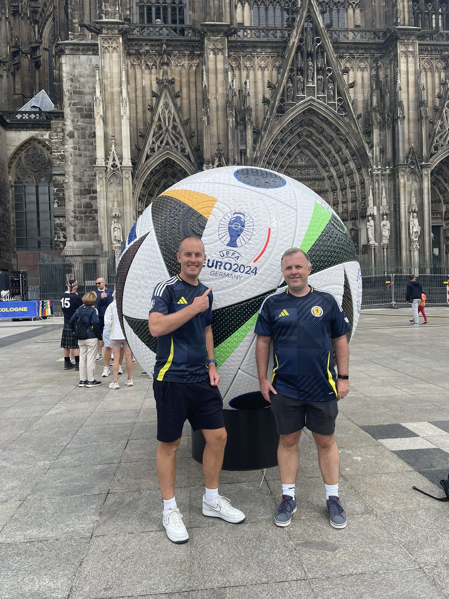 DavidMurray83's tweet photo. Atmosphere building nicely in Köln! 🏴󠁧󠁢󠁳󠁣󠁴󠁿🇩🇪 #Kölsch 🍺 https://t.co/L6hSdX88fU