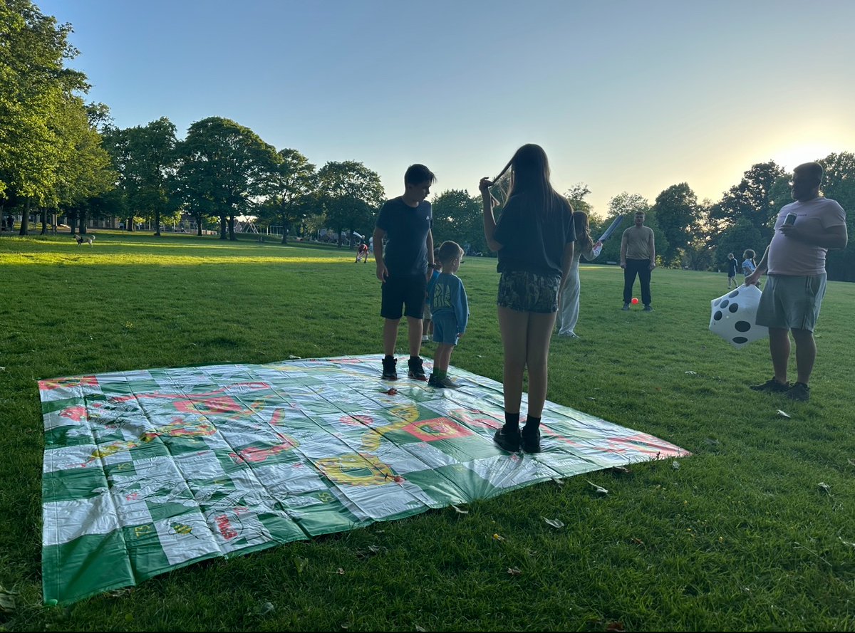 RobynT89's tweet photo. Summer evenings with the family 😍😍 @thePlayExperts https://t.co/Ae002SCCDJ