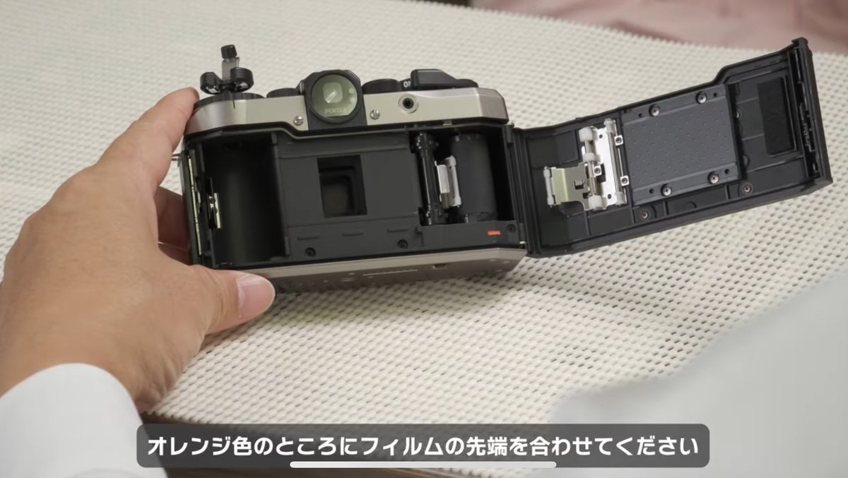 ペンタックスの新しいフィルムカメラ、同じボディでフルサイズにできそうだなと思った。今回のがうまくいったら次あたりフルサイズかも？
写真はYouTubeのPENTAXちゃんねるより。
#PENTAX17