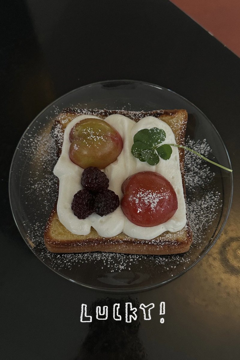 punchr2ce's tweet image. 네잎 아니 오잎클로버 토스트 ˳ ˳🍀