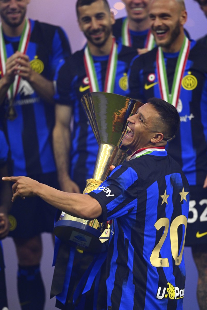 Inter's tweet photo. From the 23/24 album with number 70... ALEXIS SANCHEZ 🖤💙 

#ForzaInter #IM2Stars https://t.co/XOs8r4wvTF