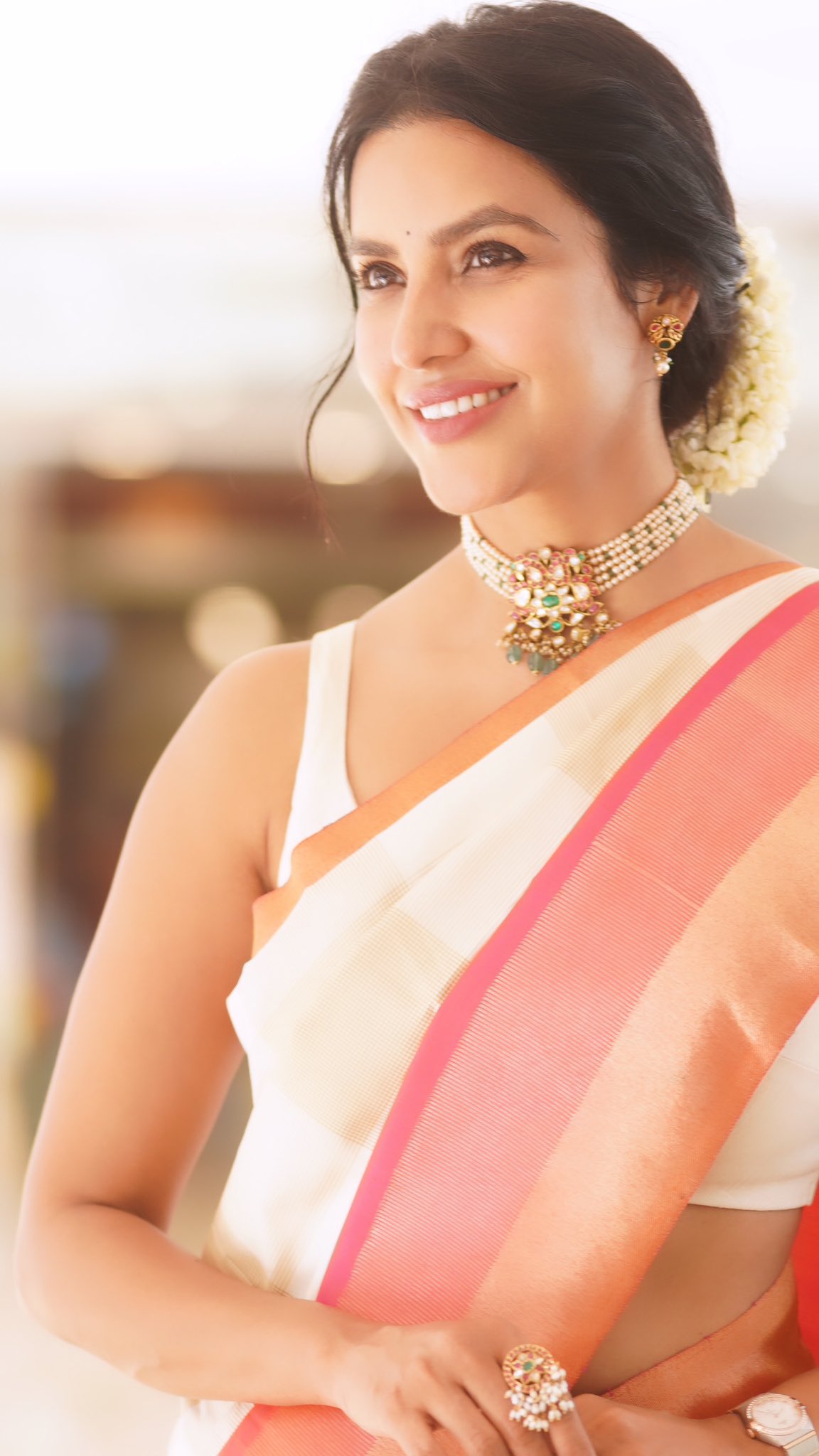 GQbiQ-MaMAA5ucn?format=jpg&name=large