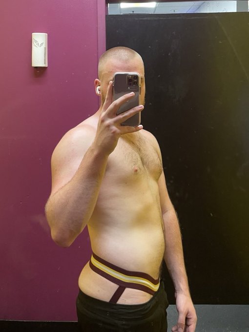 🥱 https://t.co/eOrlyAvWpV