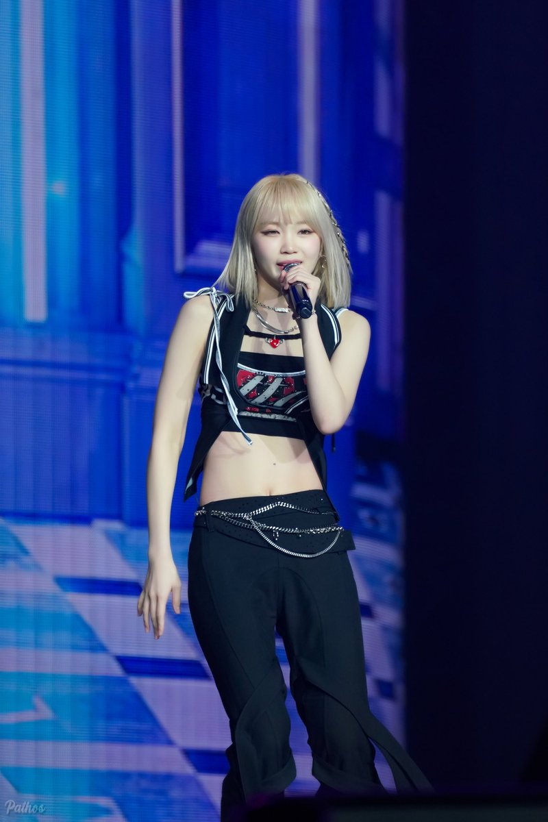 240615 위버스콘 르세라핌 채원

멋있어

#LESSERAFIM #KIMCHAEWON 
#르세라핌 #김채원