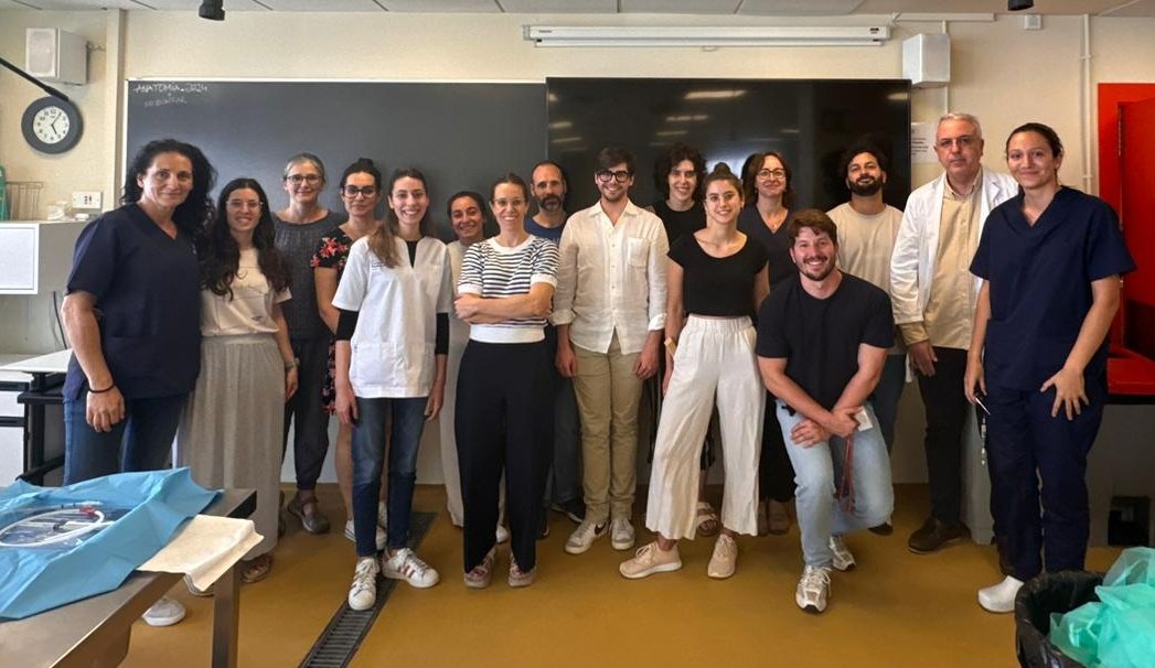 El Servei de Cirurgia va portar al terme ahir una sessió formativa de simulació de cricotiroidectomoa urgent per a adjunts, dins el programa de formació continuada vinculat a les comissions hospitalàries de seguretat, politrauma i simulació.
#SeguretatTrueta