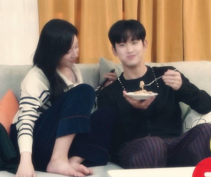 Nonakejuvelvet's tweet photo. what if; #LeiCa friendzone lama tiba-tiba jadi suami istri
#soowon local fiction short AU
Β© Nonakejuvelvet https://t.co/LoyOS0L47k