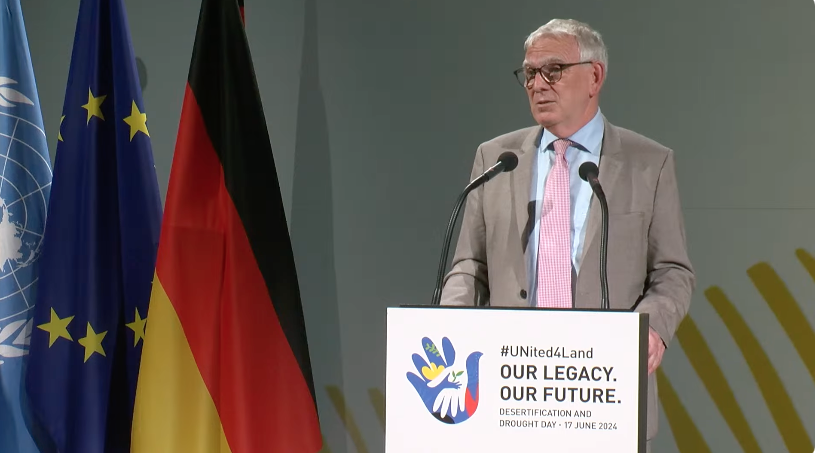 ibrahimthiaw's tweet photo. Wir bedanken uns herzlich bei Deutschland @BMZ_Bund, der Bundesstadt Bonn @BundesstadtBonn @BonnGlobal, Bürgermeisterin Katja Dörner @katjadoerner und Staatssekretär Jochen Flasbarth @JochenFlasbarth für die Ausrichtung des Welttages der Wüstenbildung und Dürre.

Wir wissen Ihr Engagement sehr zu schätzen. Gemeinsam sind wir #UNited4Land.