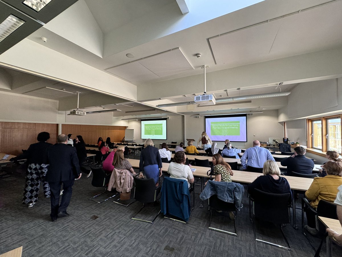wasimbaqir's tweet image. Great to have some amazing experts and trail blazers in the room to co-develop a national faculty for care home pharmacy. 
@MedicinesDavid #DavidWright @GrahamStretch 
#MOCH