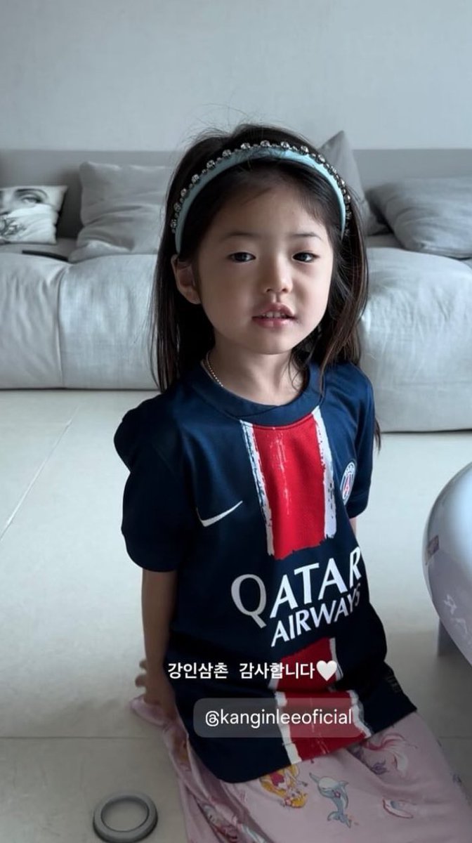 손준호 선수 딸에게 유니폼 선물한 강인 👕🩵