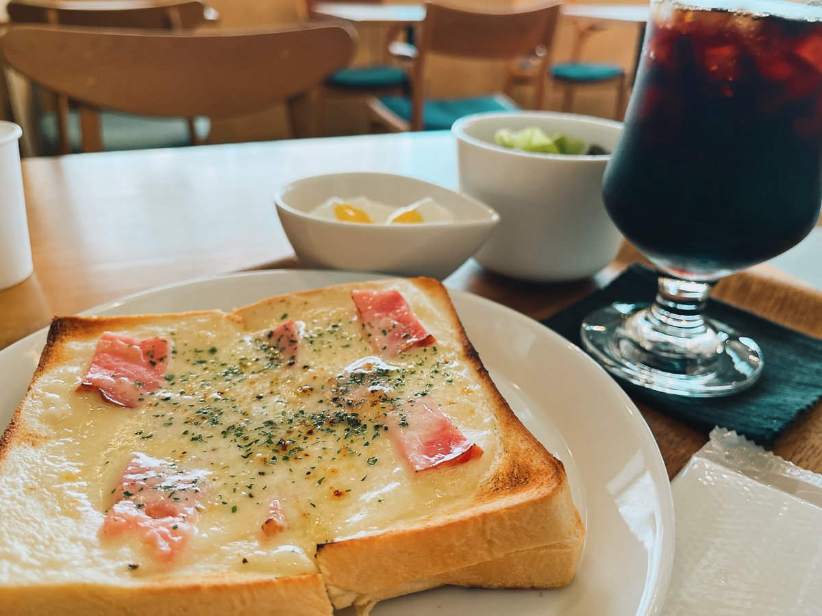 osakajinzai's tweet photo. 今日もお疲れ��です　
マカロンです🍬

先日は人生2回目の松山でした
1人なので自由きままにふーらふら🚎
ひたすら美味しいもの食べて歩いてのんびり～😊

きっと言葉はいらないですね、写真見てみてください（笑） https://t.co/JAQgVRhBYY