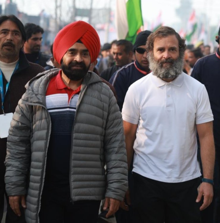 Charanssapra's tweet photo. #HappyBirthdayRahulGandhi " जननायक "
@RahulGandhi has shown his commitment towards Nation, Constitution, & people of India. Lots of love & success 👍
His humbleness seen at AICC today.
#RahulisHope
@INCIndia @INCMaharashtra @INCMumbai https://t.co/K0K9D3ubnm