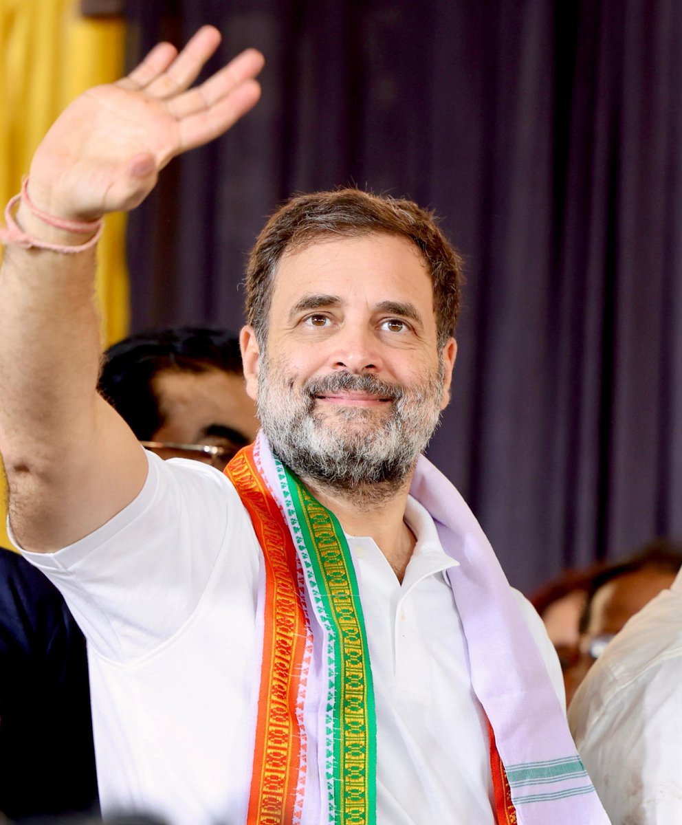 Charanssapra's tweet photo. #HappyBirthdayRahulGandhi " जननायक "
@RahulGandhi has shown his commitment towards Nation, Constitution, & people of India. Lots of love & success 👍
His humbleness seen at AICC today.
#RahulisHope
@INCIndia @INCMaharashtra @INCMumbai https://t.co/K0K9D3ubnm