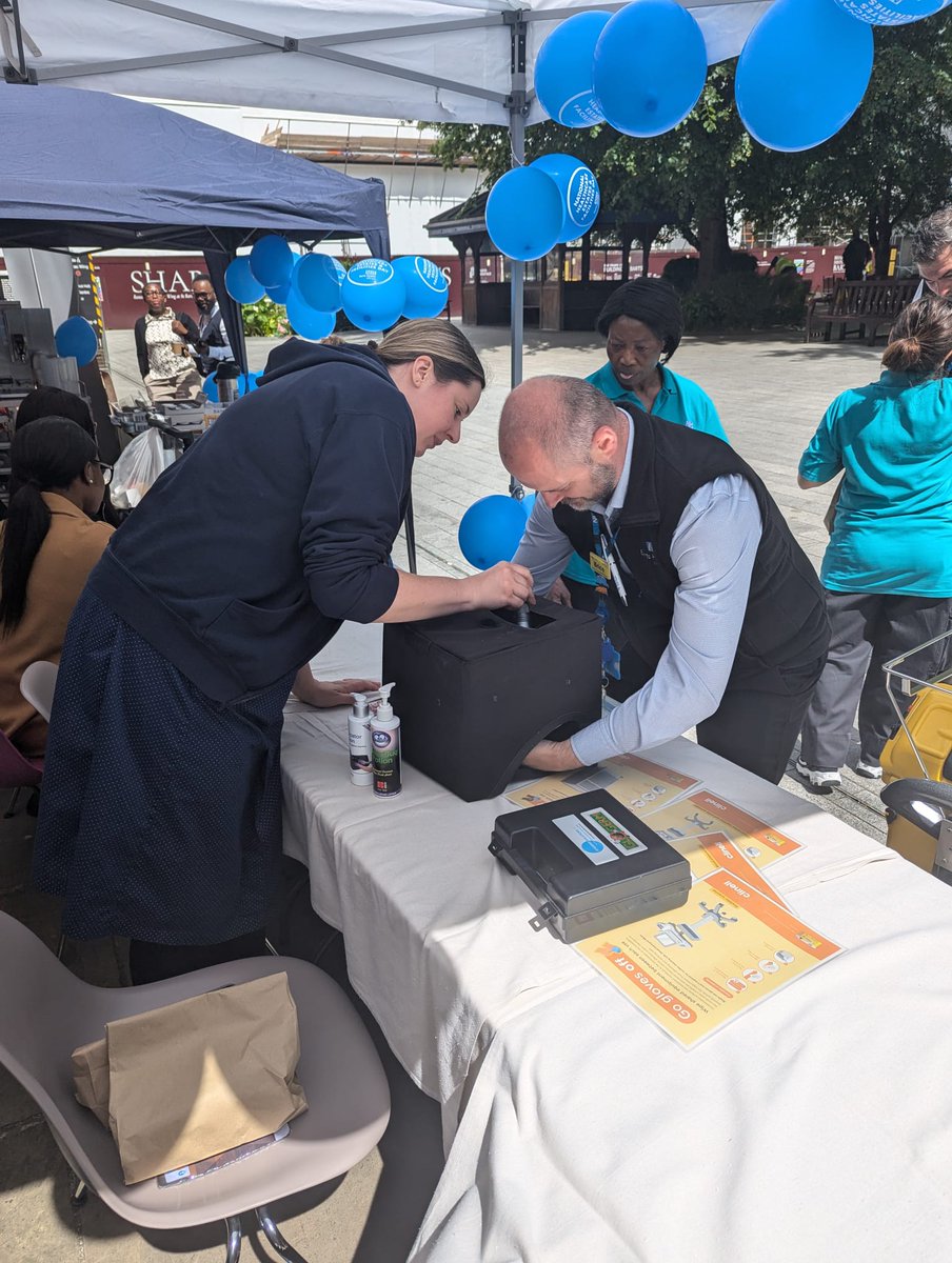 FM colleagues promoting hand hygiene on Estates &amp; Facilities day. <a href="/NHSBartsHealth/">Barts Health</a> <a href="/CAlexanderNHS/">Caroline Alexander</a> <a href="/martinacnhs/">Martina Cummins</a> <a href="/ipc_royallondon/">Infection Prevention & Control team, RLH/MEH</a>