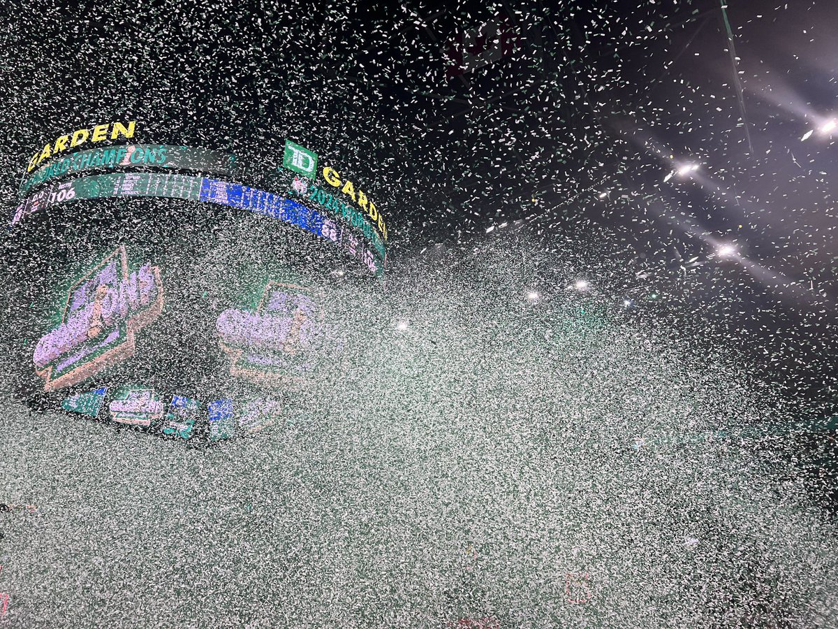 AnnaHorford's tweet photo. I’m so happy we won *in* Boston. It seriously felt so magical 💚 https://t.co/G5RpzwlICq