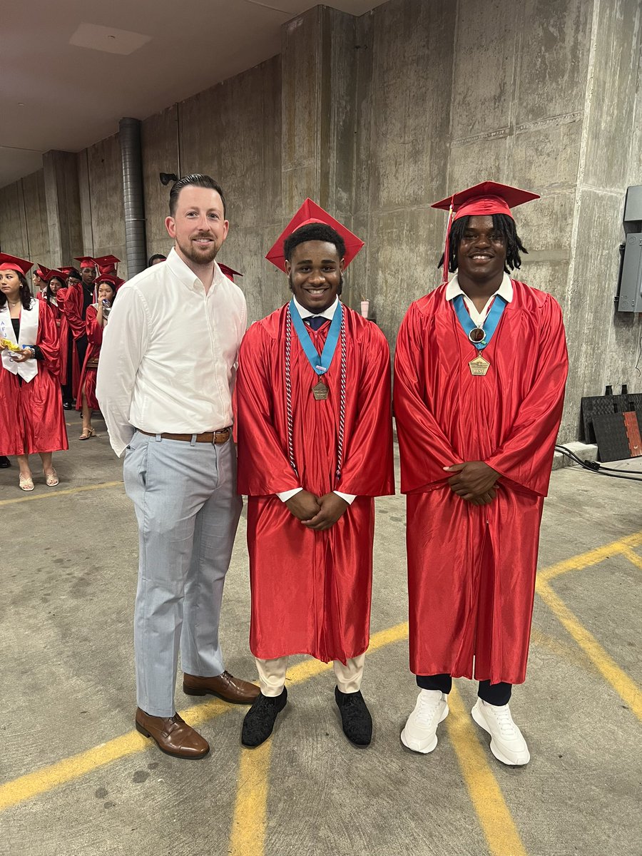 Pennsaukenhoops's tweet photo. Best night of the entire year! Congrats to the PHS Hoops class of ‘24. Tim to Delaware to study Kinesiology and Jayden to Kean to complete his studies and play football. Indians forever ! #classof24 https://t.co/2r7JI3ffmN