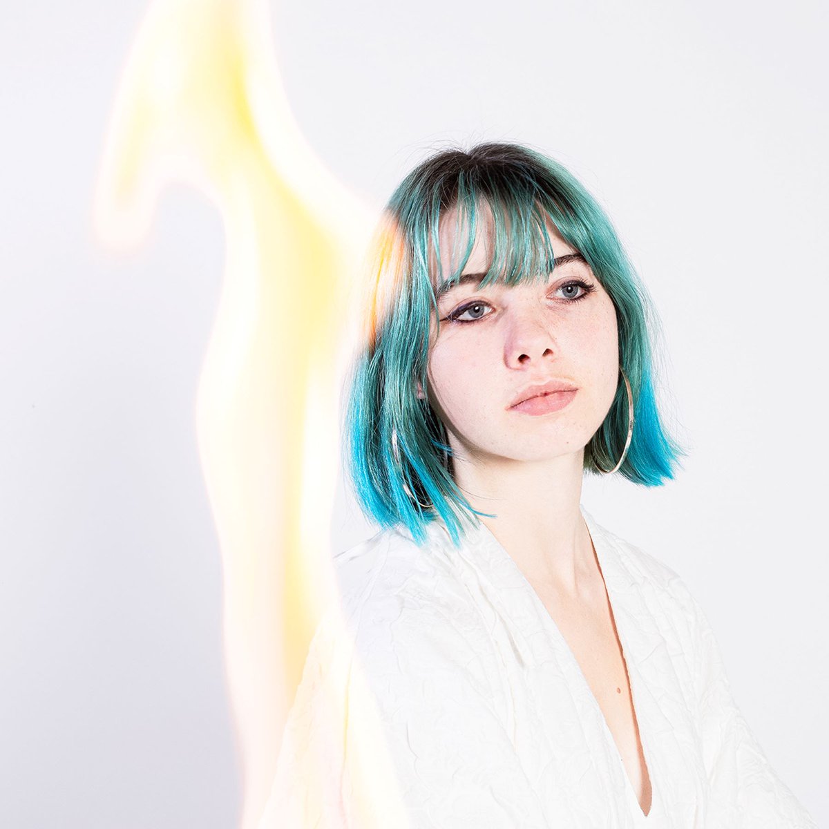Wysteria livre "Flamme", une balade calme tout en mélancolie oscillant entre l'anglais et le français, disponible dès à présent sur toutes les plateformes !

🎧 Le morceau est à écouter ici ➡️ alterk.lnk.to/Flamme

📷 Frank Loriou