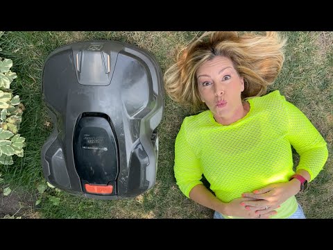 Homeowners, tired of mowing your lawn? 🌱 Say hello to the future of #lawn care with the Husqvarna Automower 415X! I installed, set up, and tested this robo marvel that trims, mulches and auto charges. Check out my hands-on #review: youtu.be/Ks6jaECLWKg?si… #TechReview 🏡🤖