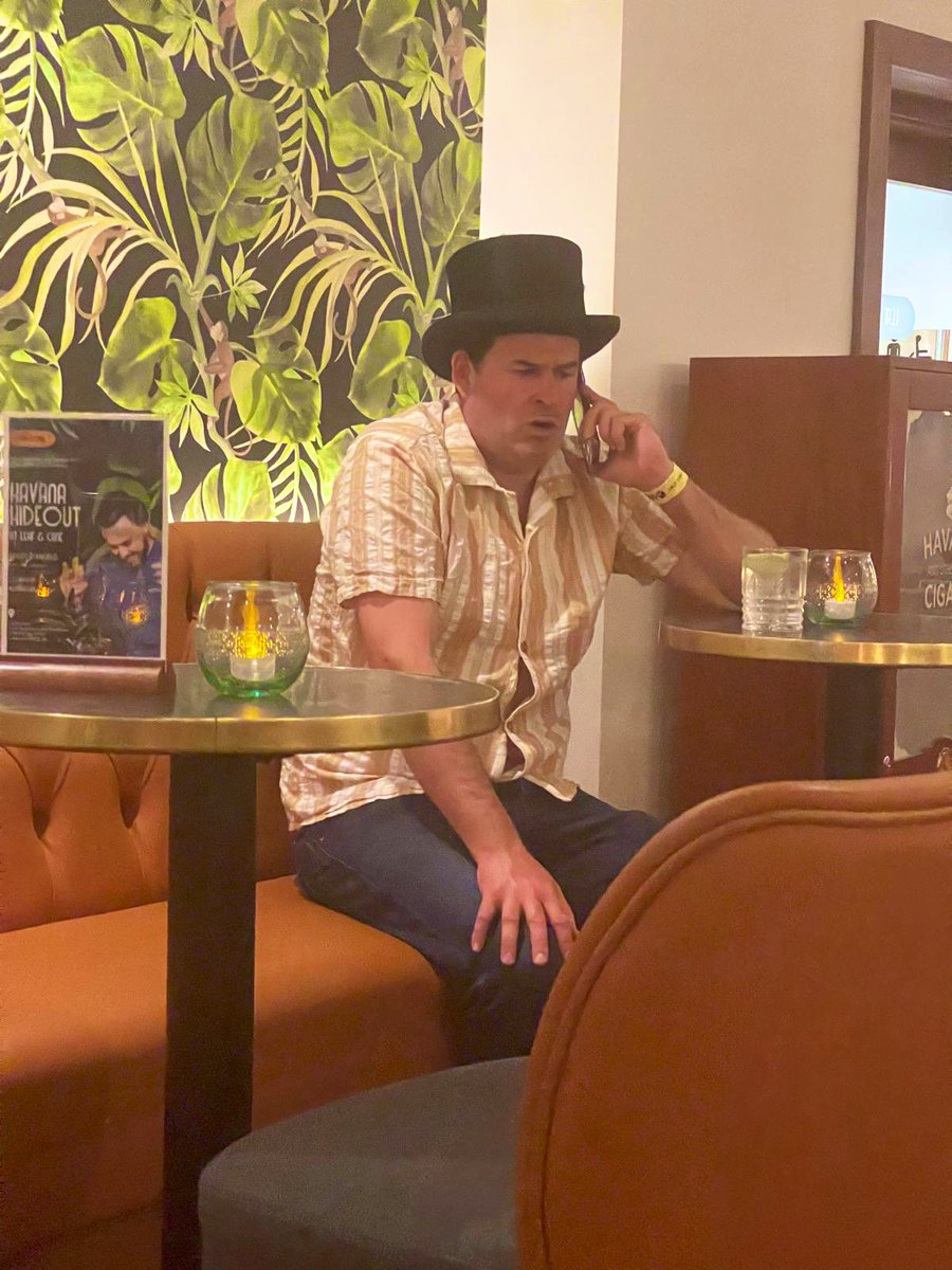 How it started vs how it’s going 😉🎩
#Asfoora ⭐️