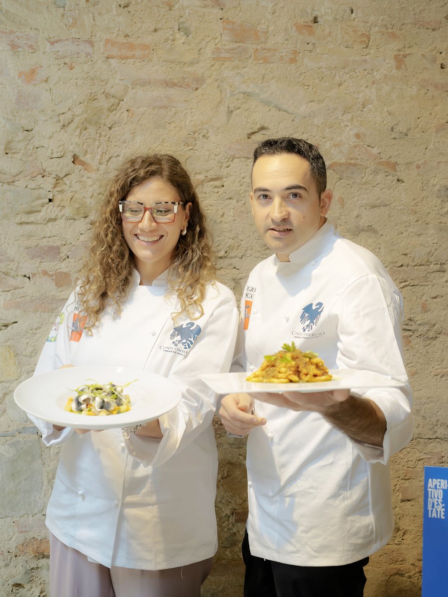 Martedì 25 giugno torna l'Aperitivo d'Estate nella splendida Fortezza Medicea di Arezzo 🌈 🥂
Prelibatezze del territorio, musica dal vivo, luci, spettacoli e visite guidate gratuite.
Per partecipare è necessario prenotare 👇
bit.ly/Aperitivo-fort…