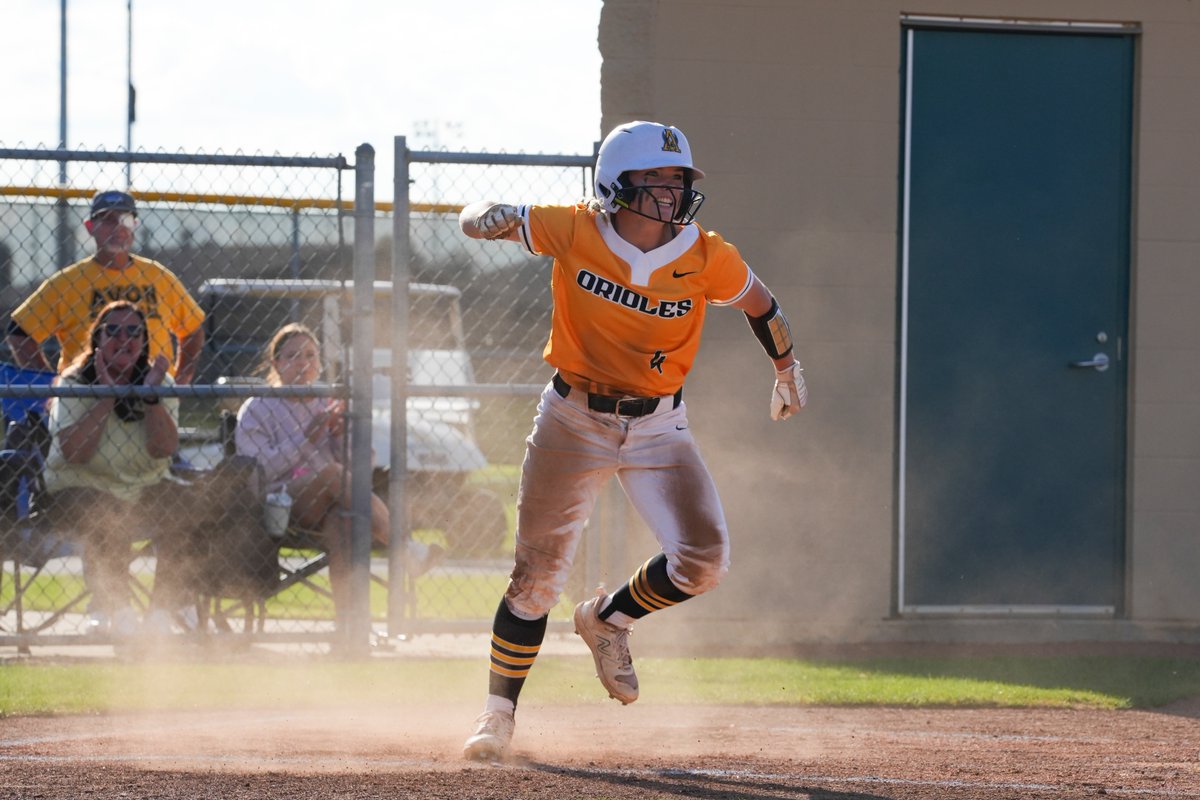 BEHOLD! The 2024 @IndyStar Central Indiana All-Sophomore team!

🔗: indystar.com/story/sports/h…

Seen here: <a href="/GCCougars/">GCHS Cougars</a>' <a href="/KrisWineinger26/">Kristen Wineinger</a> &amp; <a href="/SavvannaR/">Savvanna Riall - 2026</a> • <a href="/lapel_SB/">Lapel Softball</a>'s <a href="/paigestires_4/">Paige Stires</a> • <a href="/ZCSeagles/">Zionsville High School Athletics</a>' <a href="/LeahHelton7/">Leah Helton</a> • <a href="/Oriole_Softball/">Avon Oriole Softball</a>'s <a href="/regan2008cooper/">Regan</a>.