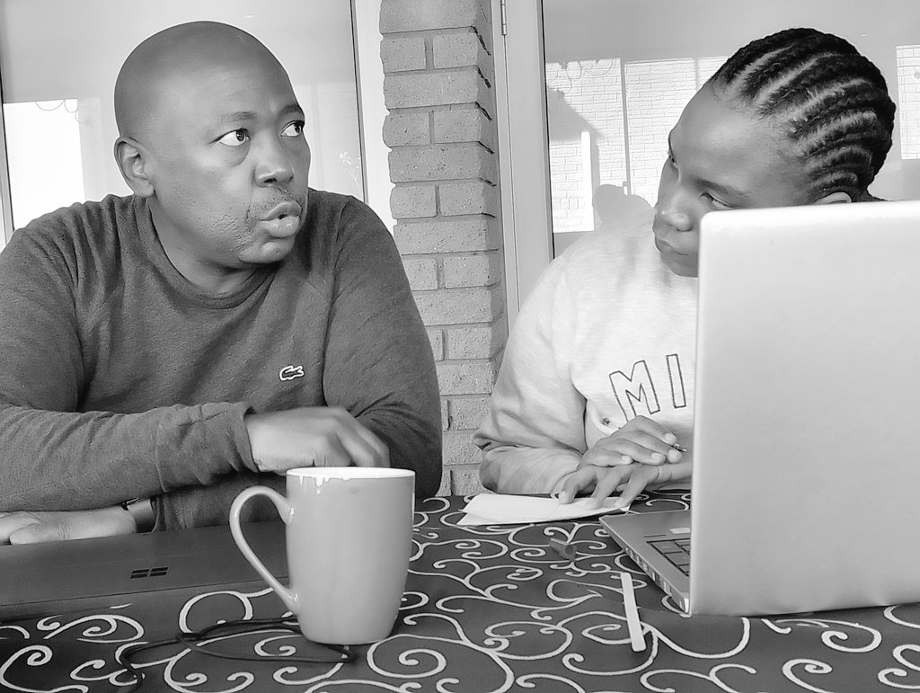 Ntate Muzi Ntombela <a href="/MuziN1/">MuziN</a> from the <a href="/cpsi_sa/">CPSI South Africa</a>  now in action, mentoring at the She Leads EmpowerHER Hackathon, powered by the <a href="/CommsZA/">Dept of Communications & Digital Technologies</a>. #EmpowerHerHack