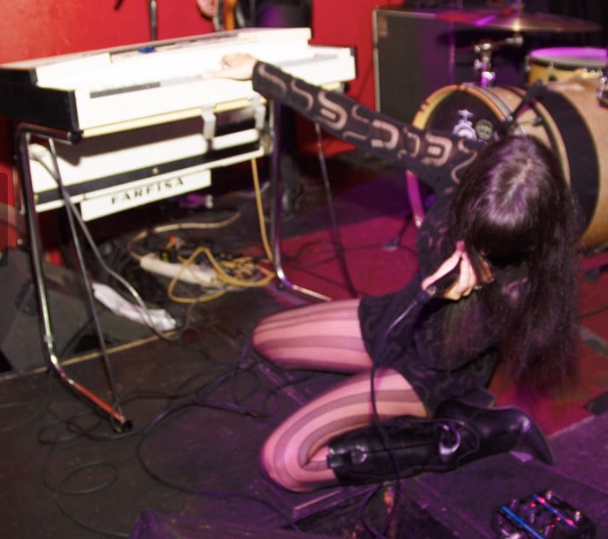 thedartsUS's tweet photo. Ancient Greek Farfisa Man 🤘🏽🤘🏽

#thedartsus #farfisa #boomerangtour2024 https://t.co/rjIGxjjLHB