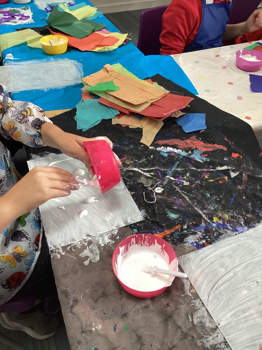 WoodmuirP's tweet photo. Today we had a chance to take part in an art therapy session with local artist, Regina. We continued our art work on the Aurora borealis creating shapes and silhouettes, using PVA glue, glitter and tissue paper. The results are amazing! https://t.co/rxeQP9bB3f