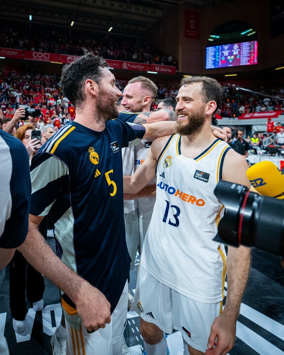 GIGANTESbasket's tweet photo. El tiempo vuela

@SergioRodriguez 🩶 @rudy5fernandez https://t.co/NOXdNjYYCx