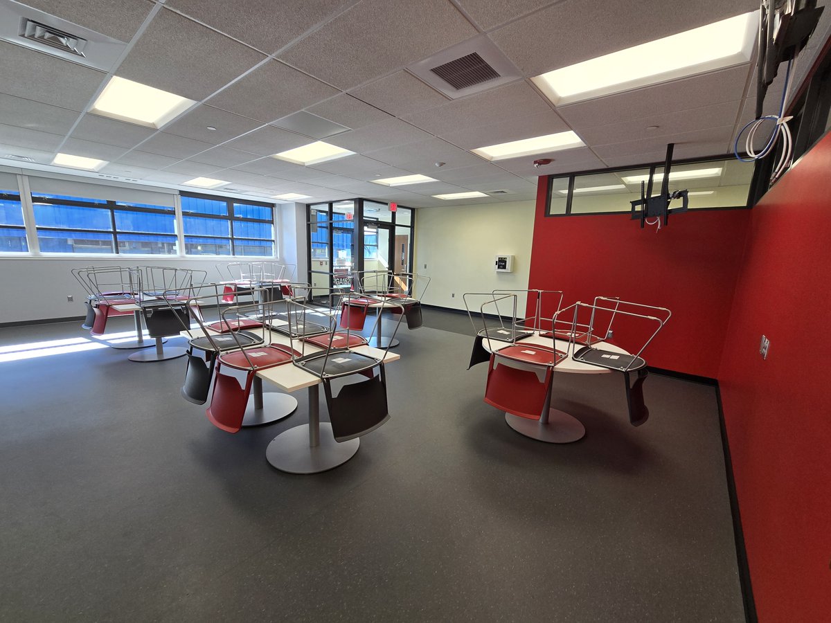 Working Wednesday: 
An inside peek of break room in the new Pavement &amp; Grounds headquaters at Philadelphia's International Airport. 

#PIA
#apconstructioninc 
#breakroom