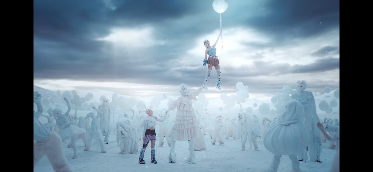 OmegazXg's tweet photo. 今だからこそ必要なXG『PUPPET SHOW MV』考察(前編)

いきなりですが、PUPPET SHOW(以下パペショ)のMVにもやもやした方はいませんか？今日はその解明に挑戦します。

結論ですが、パペショMVは「XGとALPHAZの未来の可能性」について表現している作品と解釈しています。

MVに「今だから」解釈できる謎 https://t.co/zmfcTQ6BVx
